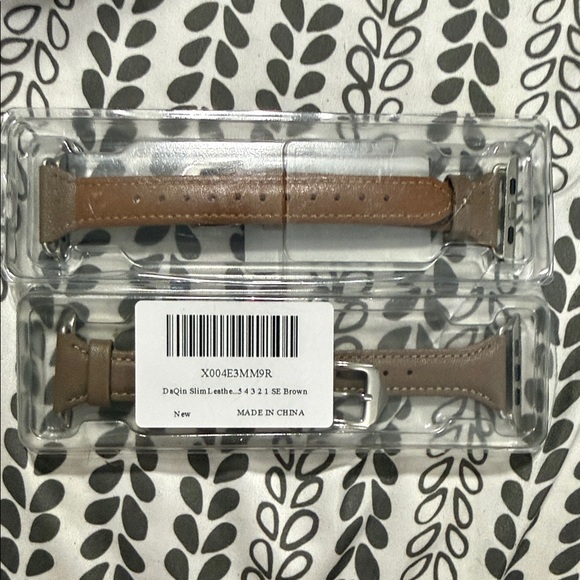Smartwatch with Brown Leather Band - Picture 2 of 2